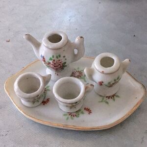 Tiny tea set dollhouse made in Japan late 40s early 50s vintage teapot